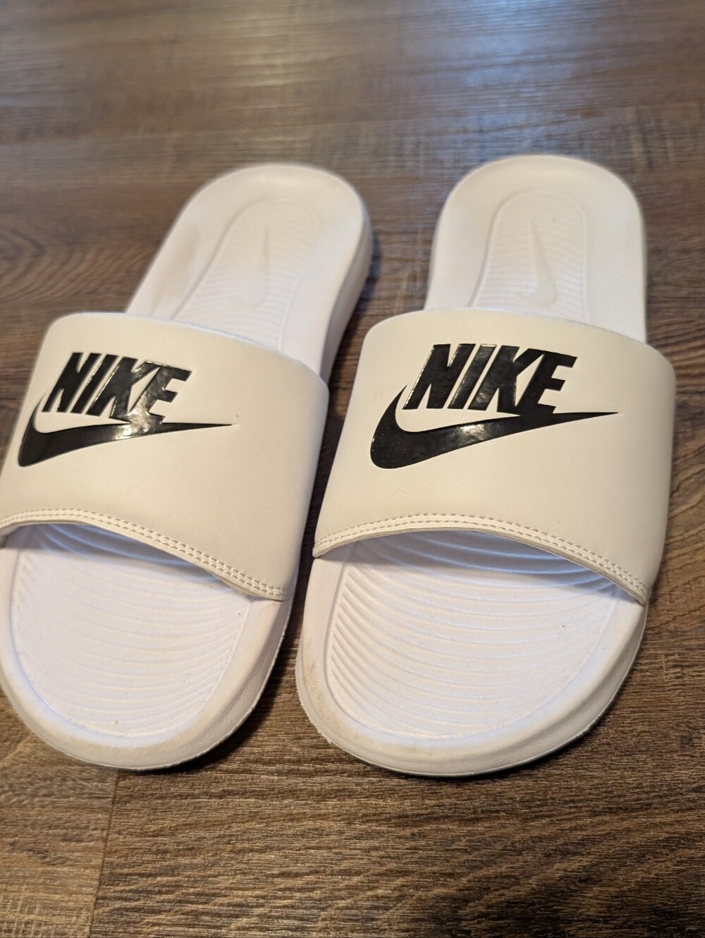 Nike Ladies' White and Black Slides -Barely Worn